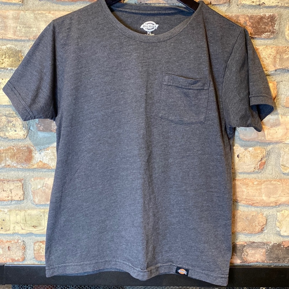 Size youth extra large 18–20 Dickie’s gray pocketed Tee